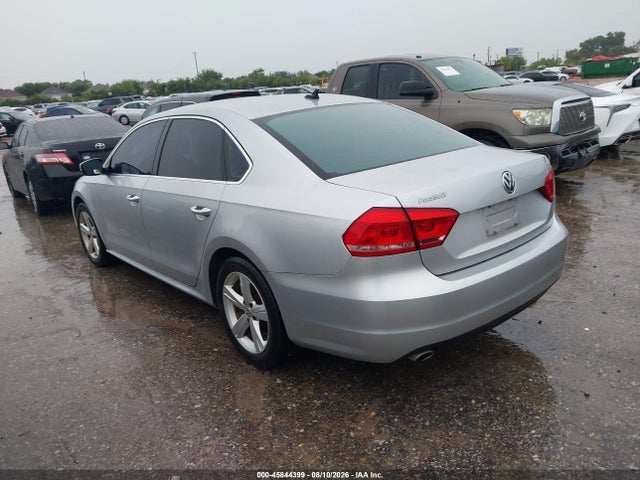 2014 Volkswagen Passat 1.8t Se მანქანა იყიდება აუქციონზე, vin: 1VWBS7A32EC121104, აუქციონის ნომერი: 45844399