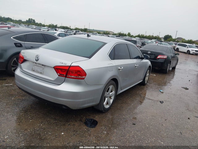 2014 Volkswagen Passat 1.8t Se მანქანა იყიდება აუქციონზე, vin: 1VWBS7A32EC121104, აუქციონის ნომერი: 45844399
