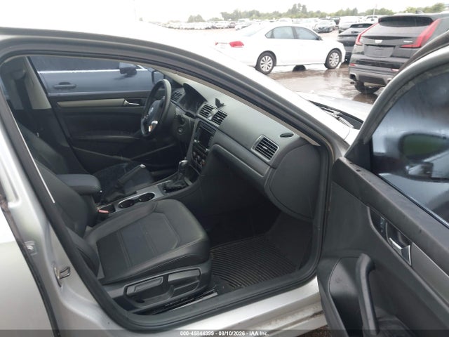 2014 Volkswagen Passat 1.8t Se მანქანა იყიდება აუქციონზე, vin: 1VWBS7A32EC121104, აუქციონის ნომერი: 45844399
