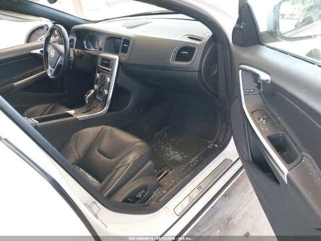 YV149MTS2H2420378 Volvo S60 T6 R-design Platinum