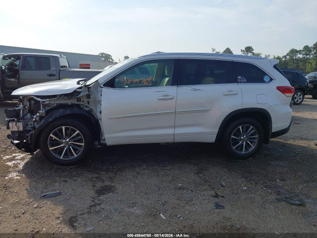 5TDJZRFH1JS820100 Toyota Highlander Xle