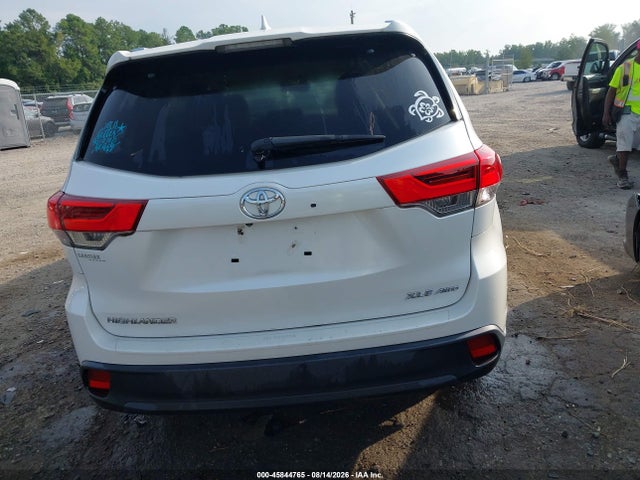5TDJZRFH1JS820100 Toyota Highlander Xle