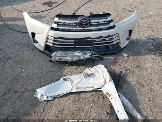 5TDJZRFH1JS820100 Toyota Highlander Xle