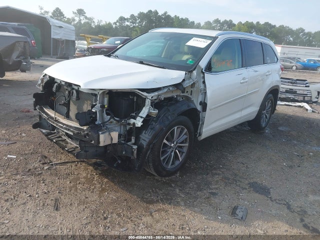 5TDJZRFH1JS820100 Toyota Highlander Xle