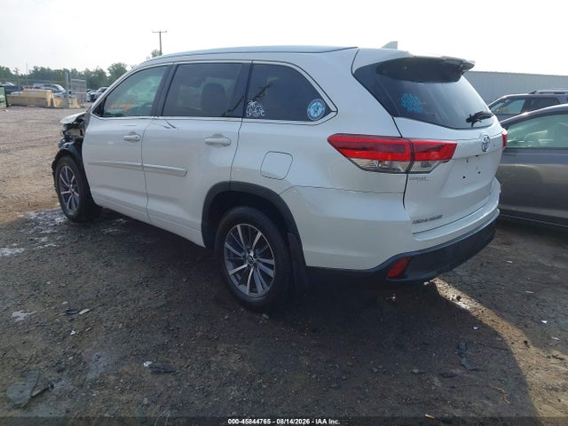 5TDJZRFH1JS820100 Toyota Highlander Xle
