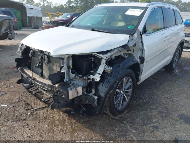 5TDJZRFH1JS820100 Toyota Highlander Xle
