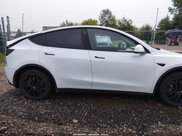 Продаж на аукціоні авто 2022 Tesla Model Y Long Range Dual Motor All-wheel Drive, vin: 7SAYGDEE1NF332650, номер лоту: 45844957