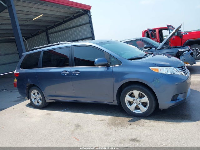 5TDKK3DC1FS682966 Toyota Sienna Le 8 Passenger
