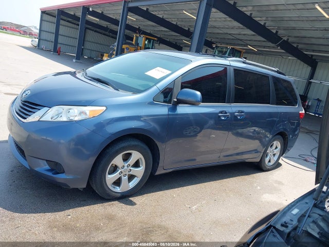 5TDKK3DC1FS682966 Toyota Sienna Le 8 Passenger