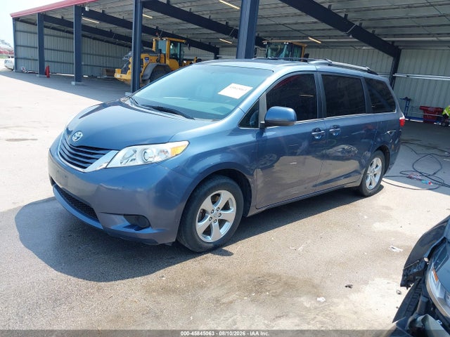 5TDKK3DC1FS682966 Toyota Sienna Le 8 Passenger