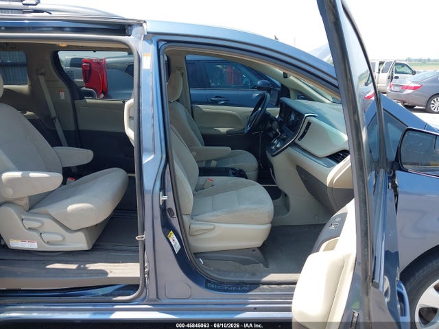5TDKK3DC1FS682966 Toyota Sienna Le 8 Passenger