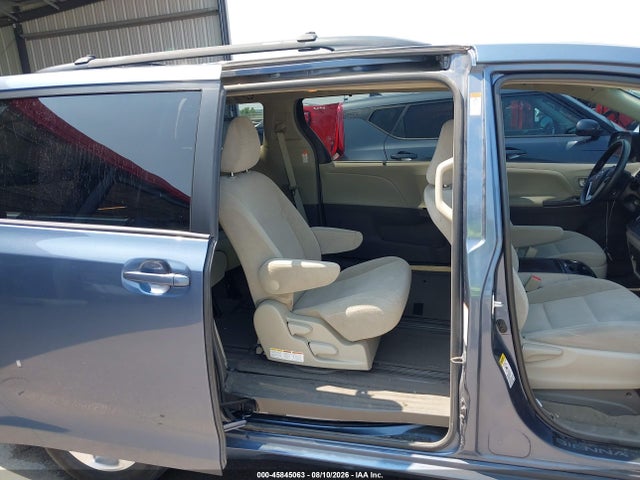 5TDKK3DC1FS682966 Toyota Sienna Le 8 Passenger