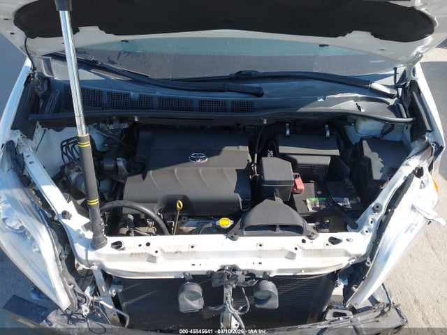 5TDYK3DC1FS654983 Toyota Sienna Xle 8 Passenger