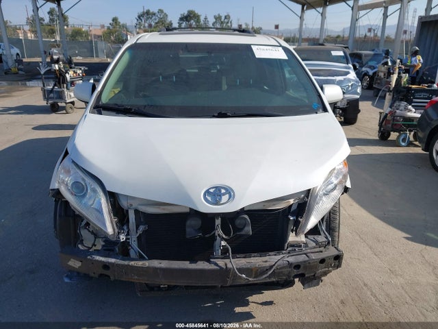 5TDYK3DC1FS654983 Toyota Sienna Xle 8 Passenger