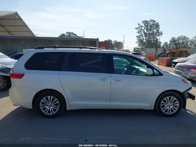 5TDYK3DC1FS654983 Toyota Sienna Xle 8 Passenger