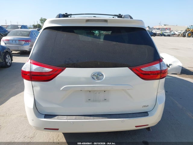 5TDYK3DC1FS654983 Toyota Sienna Xle 8 Passenger