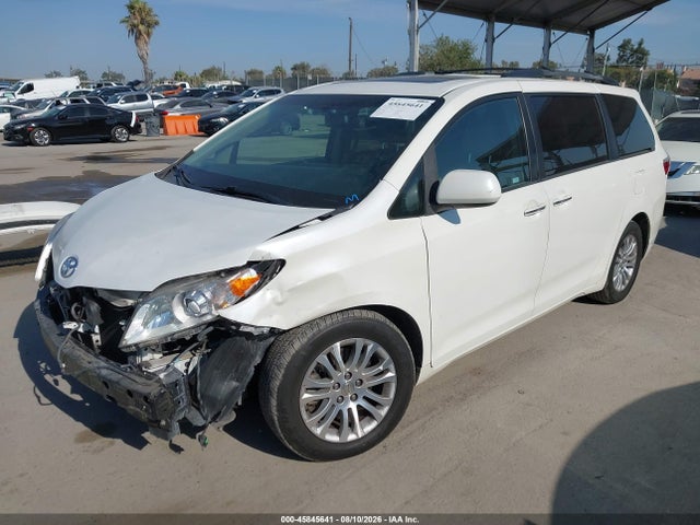 5TDYK3DC1FS654983 Toyota Sienna Xle 8 Passenger