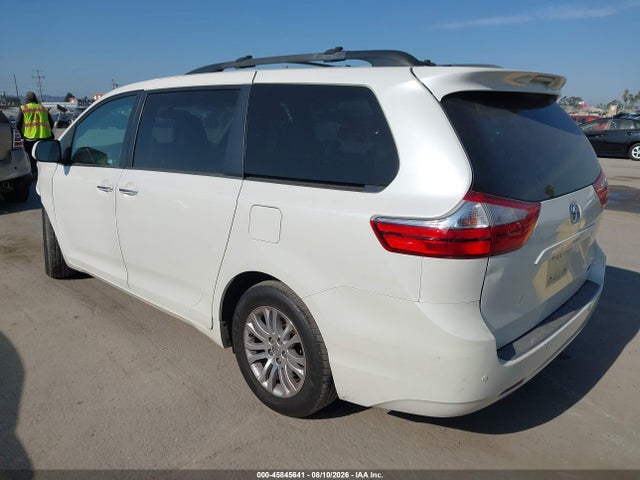 5TDYK3DC1FS654983 Toyota Sienna Xle 8 Passenger