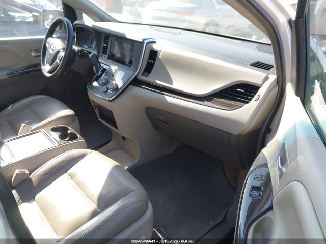 5TDYK3DC1FS654983 Toyota Sienna Xle 8 Passenger