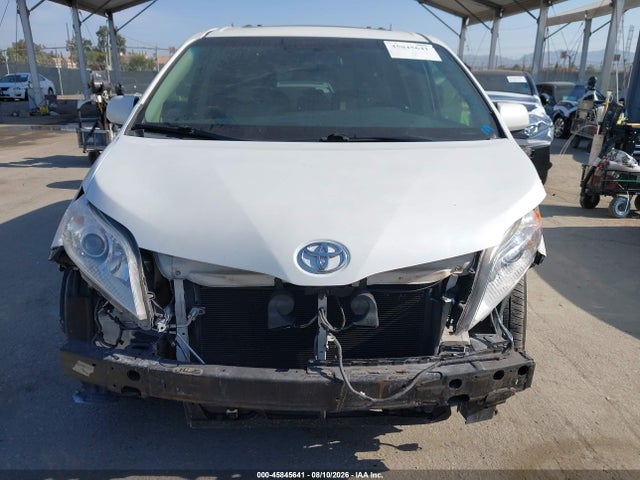 5TDYK3DC1FS654983 Toyota Sienna Xle 8 Passenger