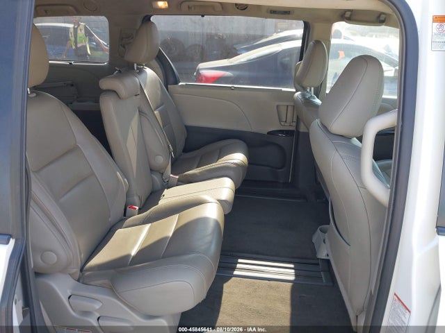 5TDYK3DC1FS654983 Toyota Sienna Xle 8 Passenger