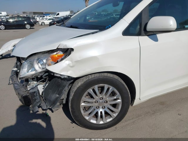5TDYK3DC1FS654983 Toyota Sienna Xle 8 Passenger