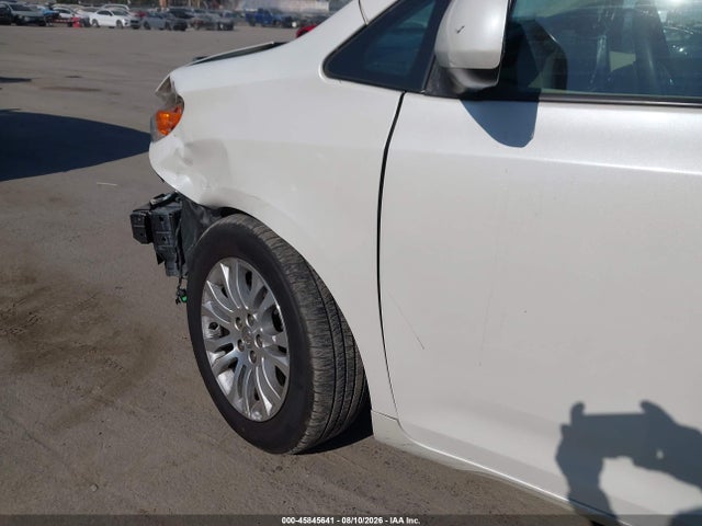 5TDYK3DC1FS654983 Toyota Sienna Xle 8 Passenger