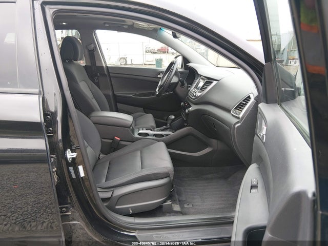 2017 Hyundai Tucson Value მანქანა იყიდება აუქციონზე, vin: KM8J3CA26HU571179, აუქციონის ნომერი: 45845765