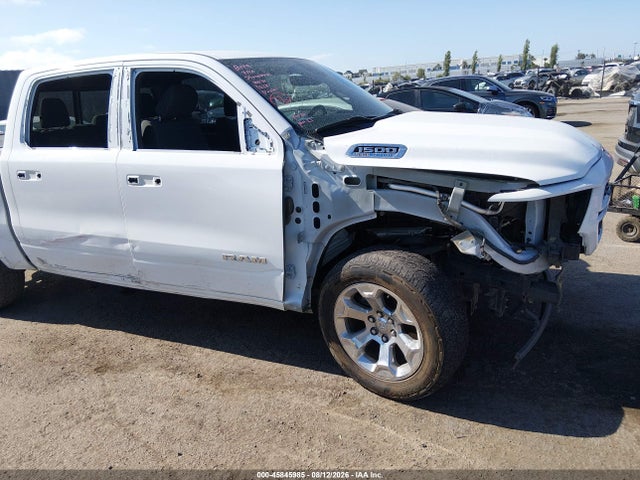 1C6SRFFT3NN444204 RAM 1500 Big Horn 4x4 5&#039;7 Box