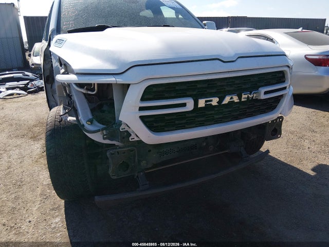 1C6SRFFT3NN444204 RAM 1500 Big Horn 4x4 5&#039;7 Box