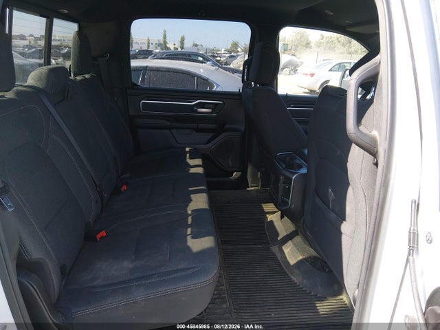 1C6SRFFT3NN444204 RAM 1500 Big Horn 4x4 5&#039;7 Box