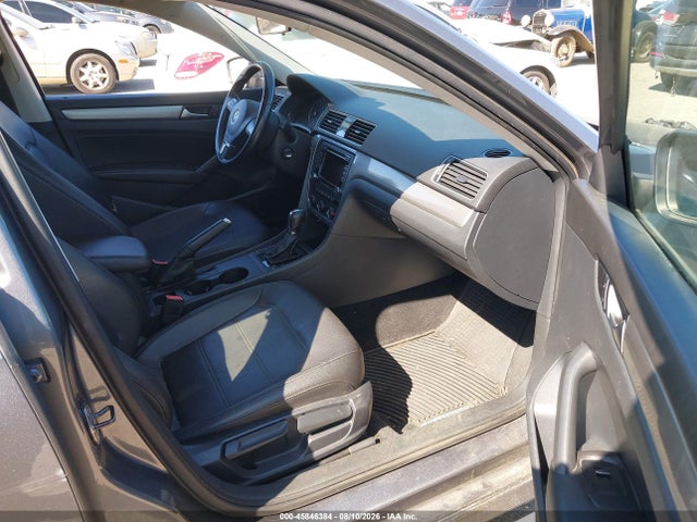 1VWAT7A35EC094957 Volkswagen Passat 1.8t Wolfsburg Edition