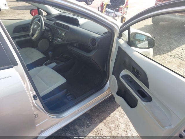 Продажа на аукционе авто 2012 Toyota Prius C One, vin: JTDKDTB33C1010784, номер лота: 45846703