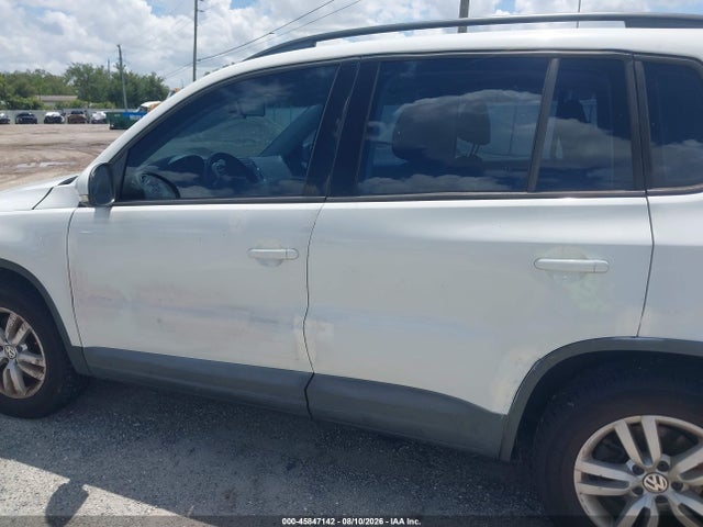 2015 Volkswagen Tiguan S მანქანა იყიდება აუქციონზე, vin: WVGAV7AX7FW505321, აუქციონის ნომერი: 45847142