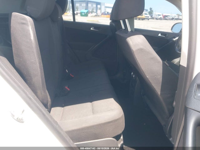 2015 Volkswagen Tiguan S მანქანა იყიდება აუქციონზე, vin: WVGAV7AX7FW505321, აუქციონის ნომერი: 45847142