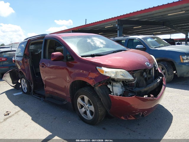 45847211 :رقم المزاد ، 5TDKK3DC6GS697349 vin ، 2016 Toyota Sienna Le 7 Passenger مزاد بيع