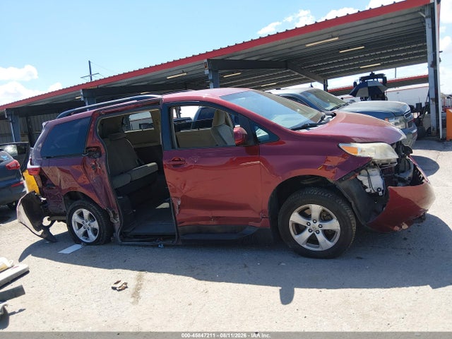 45847211 :رقم المزاد ، 5TDKK3DC6GS697349 vin ، 2016 Toyota Sienna Le 7 Passenger مزاد بيع