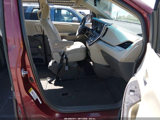 45847211 :رقم المزاد ، 5TDKK3DC6GS697349 vin ، 2016 Toyota Sienna Le 7 Passenger مزاد بيع