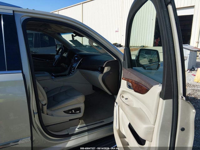 2015 Cadillac Escalade Luxury მანქანა იყიდება აუქციონზე, vin: 1GYS3MKJXFR743647, აუქციონის ნომერი: 45847327