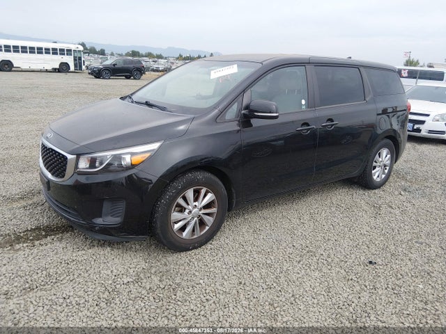 KIA SEDONA LX 2017 KNDMB5C1XH6230358 Image 2