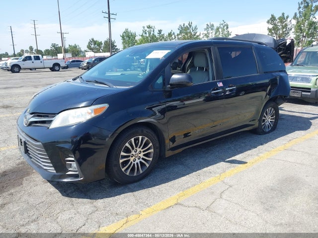 Toyota SIENNA XLE 2020 5TDYZ3DC4LS064008 Image 2