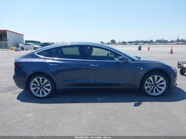 45847383 :رقم المزاد ، 5YJ3E1EA9JF023916 vin ، 2018 Tesla Model 3 Long Range/mid Range مزاد بيع