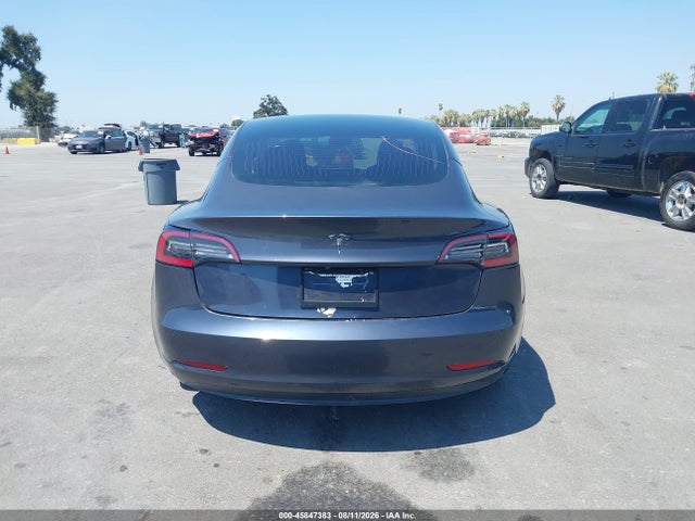 45847383 :رقم المزاد ، 5YJ3E1EA9JF023916 vin ، 2018 Tesla Model 3 Long Range/mid Range مزاد بيع