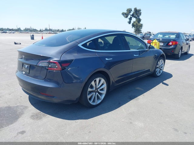 45847383 :رقم المزاد ، 5YJ3E1EA9JF023916 vin ، 2018 Tesla Model 3 Long Range/mid Range مزاد بيع