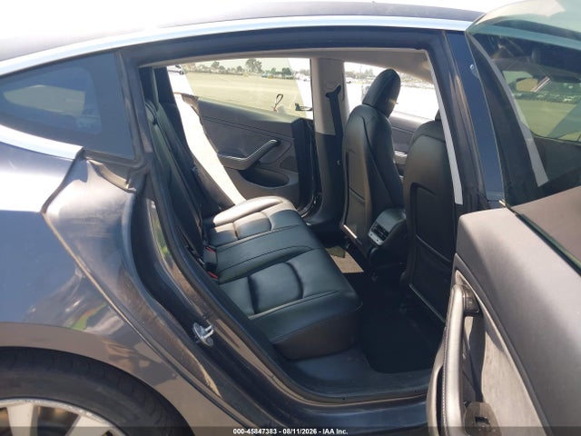 45847383 :رقم المزاد ، 5YJ3E1EA9JF023916 vin ، 2018 Tesla Model 3 Long Range/mid Range مزاد بيع