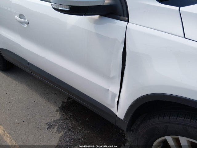 2013 Volkswagen Tiguan S მანქანა იყიდება აუქციონზე, vin: WVGBV3AX2DW068614, აუქციონის ნომერი: 45848155
