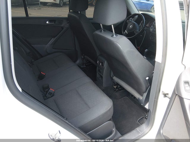 2013 Volkswagen Tiguan S მანქანა იყიდება აუქციონზე, vin: WVGBV3AX2DW068614, აუქციონის ნომერი: 45848155