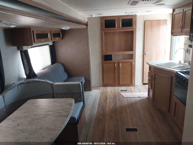 Catalina Forest River 2017 5ZT2CAXB7HT009865 Image 16
