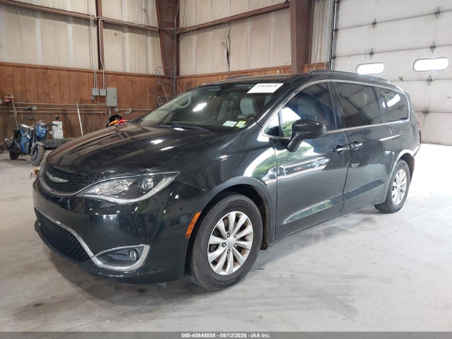 45848858 :رقم المزاد ، 2C4RC1BG3HR688155 vin ، 2017 Chrysler Pacifica Touring-l مزاد بيع