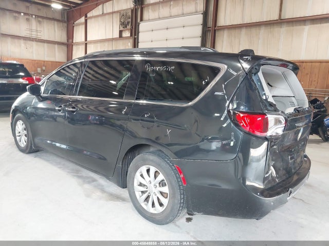45848858 :رقم المزاد ، 2C4RC1BG3HR688155 vin ، 2017 Chrysler Pacifica Touring-l مزاد بيع